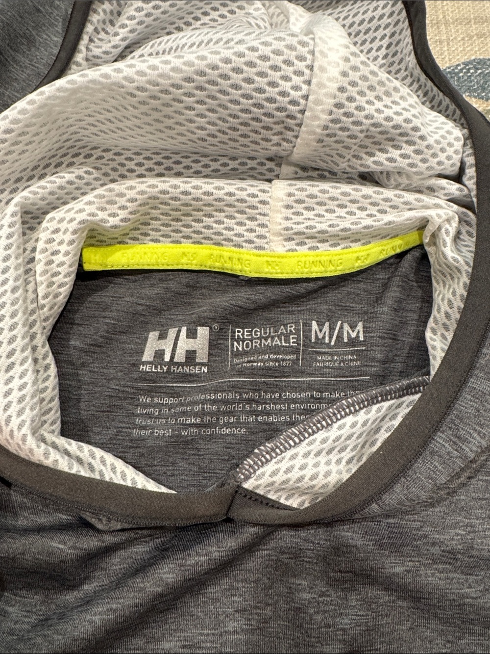 Helly Hanson Running Hooded Pullover Sz Medium - Picture 2 of 4